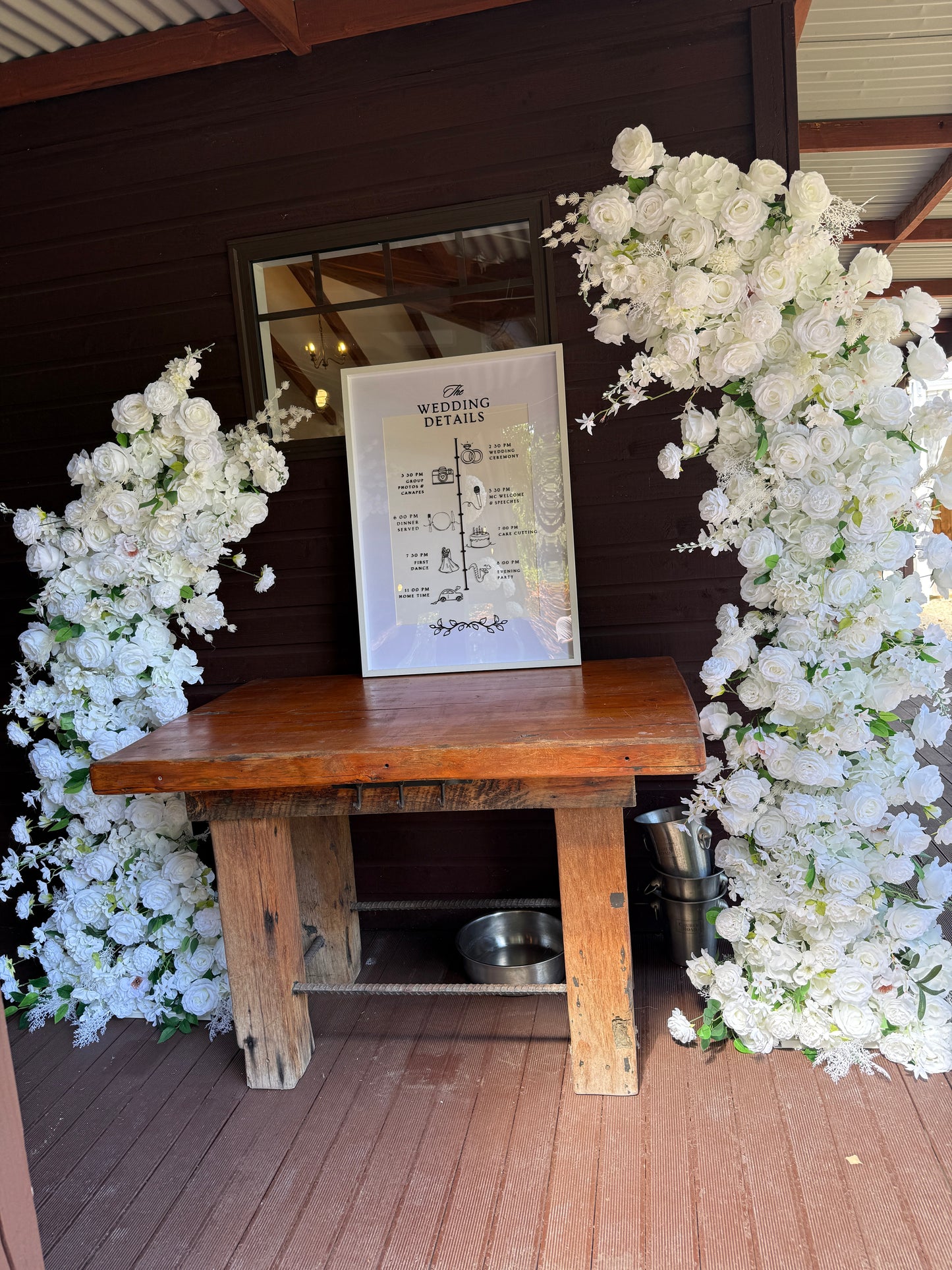 Horn-shaped floral arches – Elegant Wedding Ceremony Decor